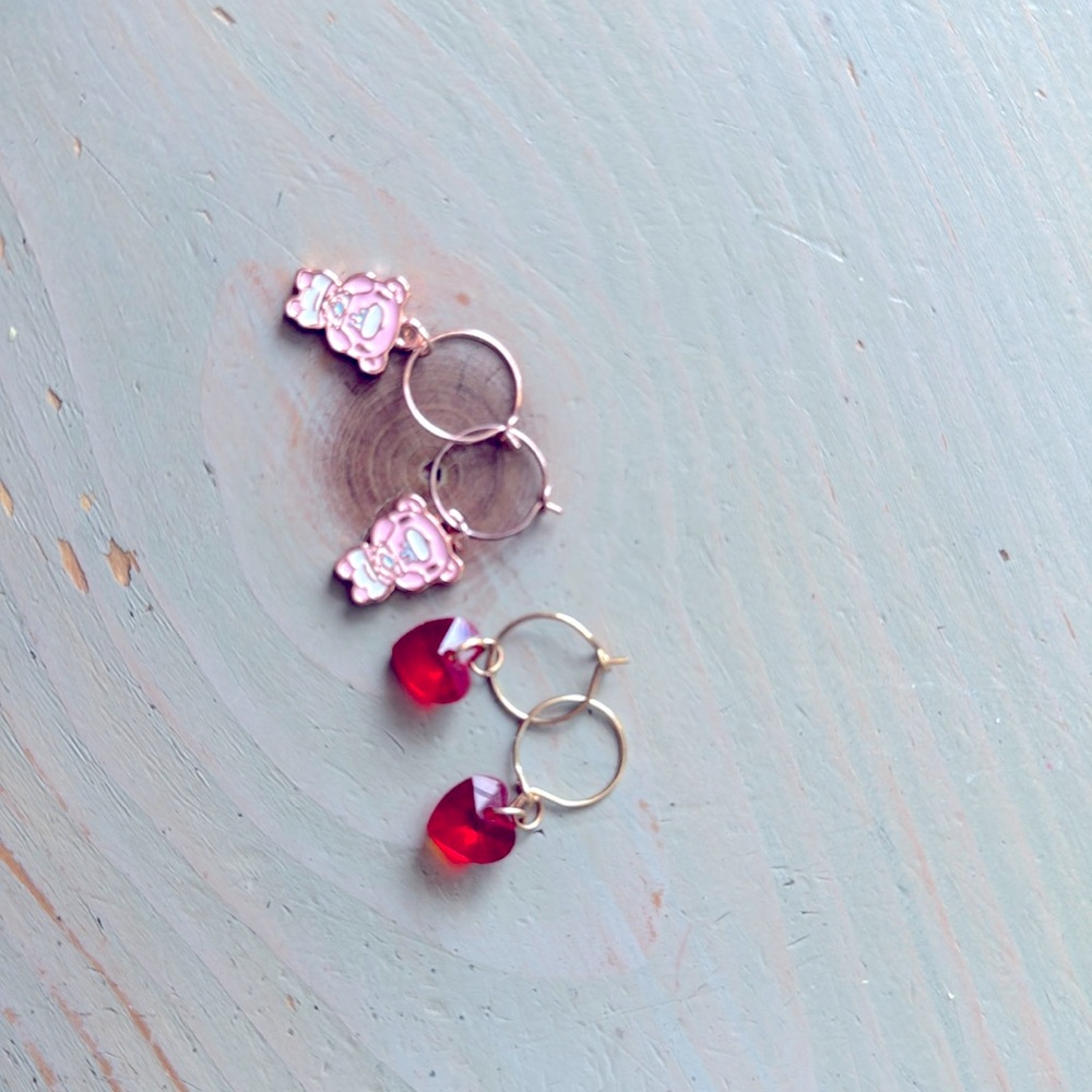 2 pairs of earring
